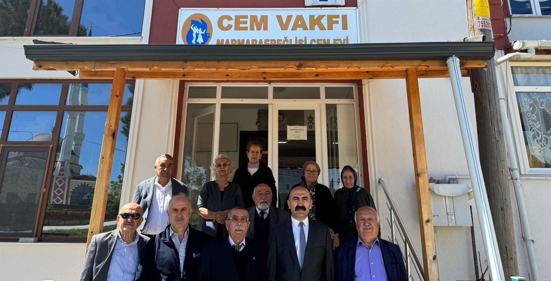 CEM Vakfı Alevi İslam İnanç Hizmetleri Başkanı Sayın Mesut Yıldırım Dede ile Alevi İslam İnanç Hizmetleri Başkan Yardımcısı ve Trakya Bölge Koordinatörü Sayın Dursun Şahin Dede, Tekirdağ’da bulunan şubelerimizi ziyaret etti.
